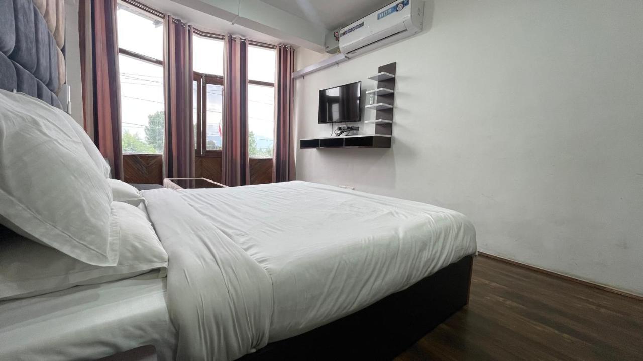 Hotel Senorita Srīnagar エクステリア 写真
