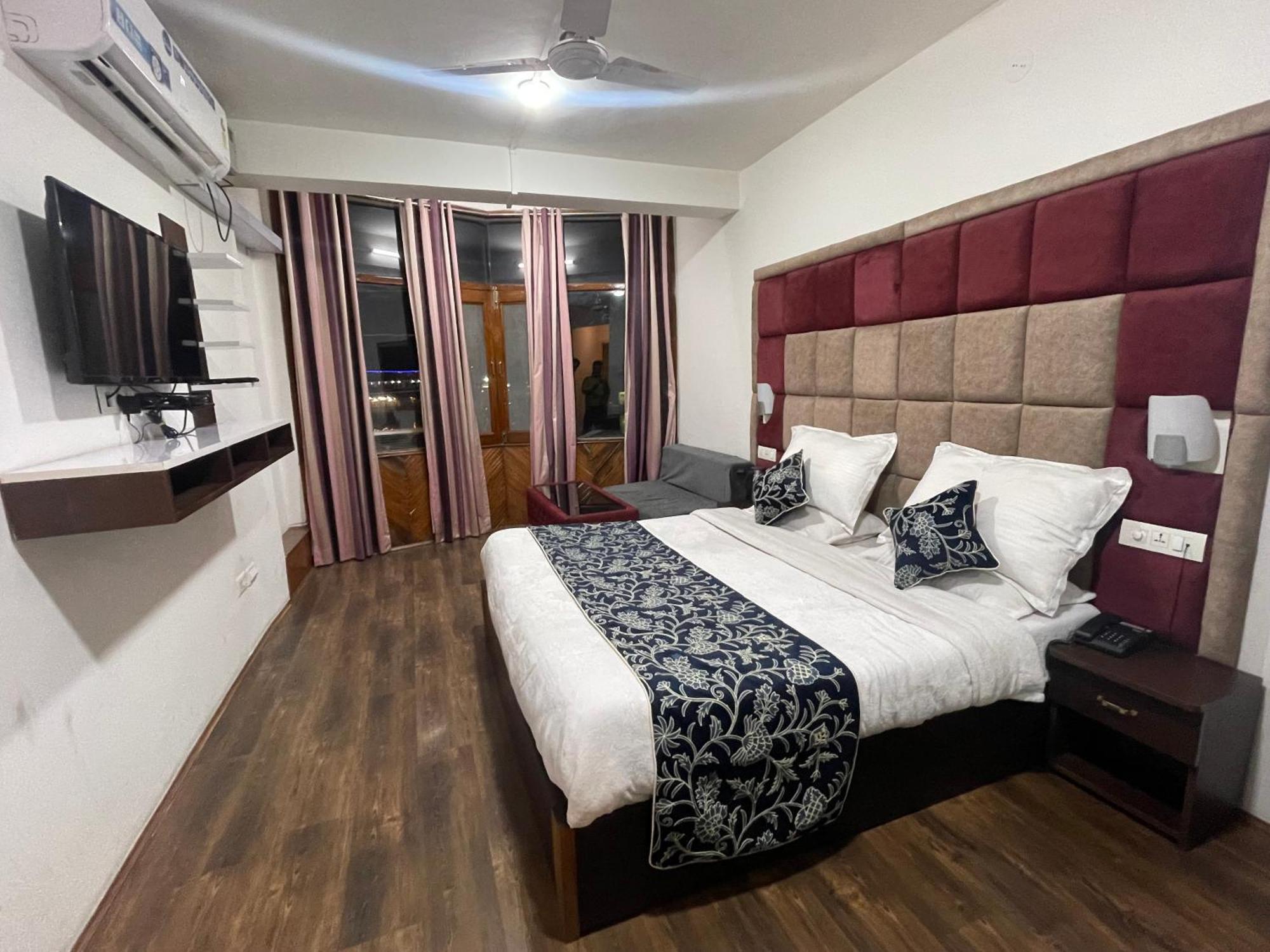 Hotel Senorita Srīnagar エクステリア 写真