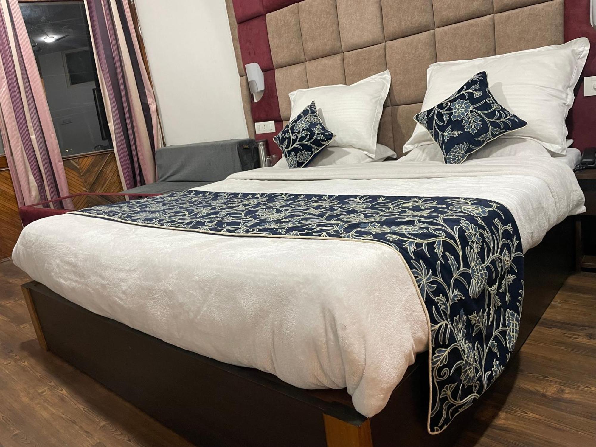 Hotel Senorita Srīnagar エクステリア 写真