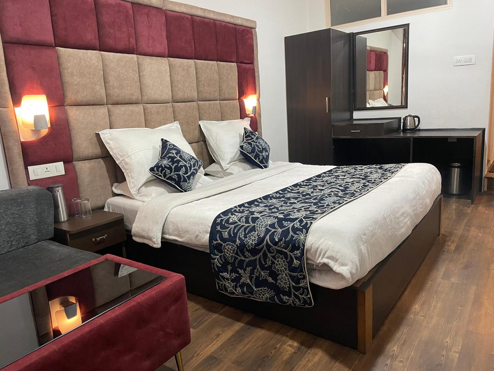 Hotel Senorita Srīnagar エクステリア 写真