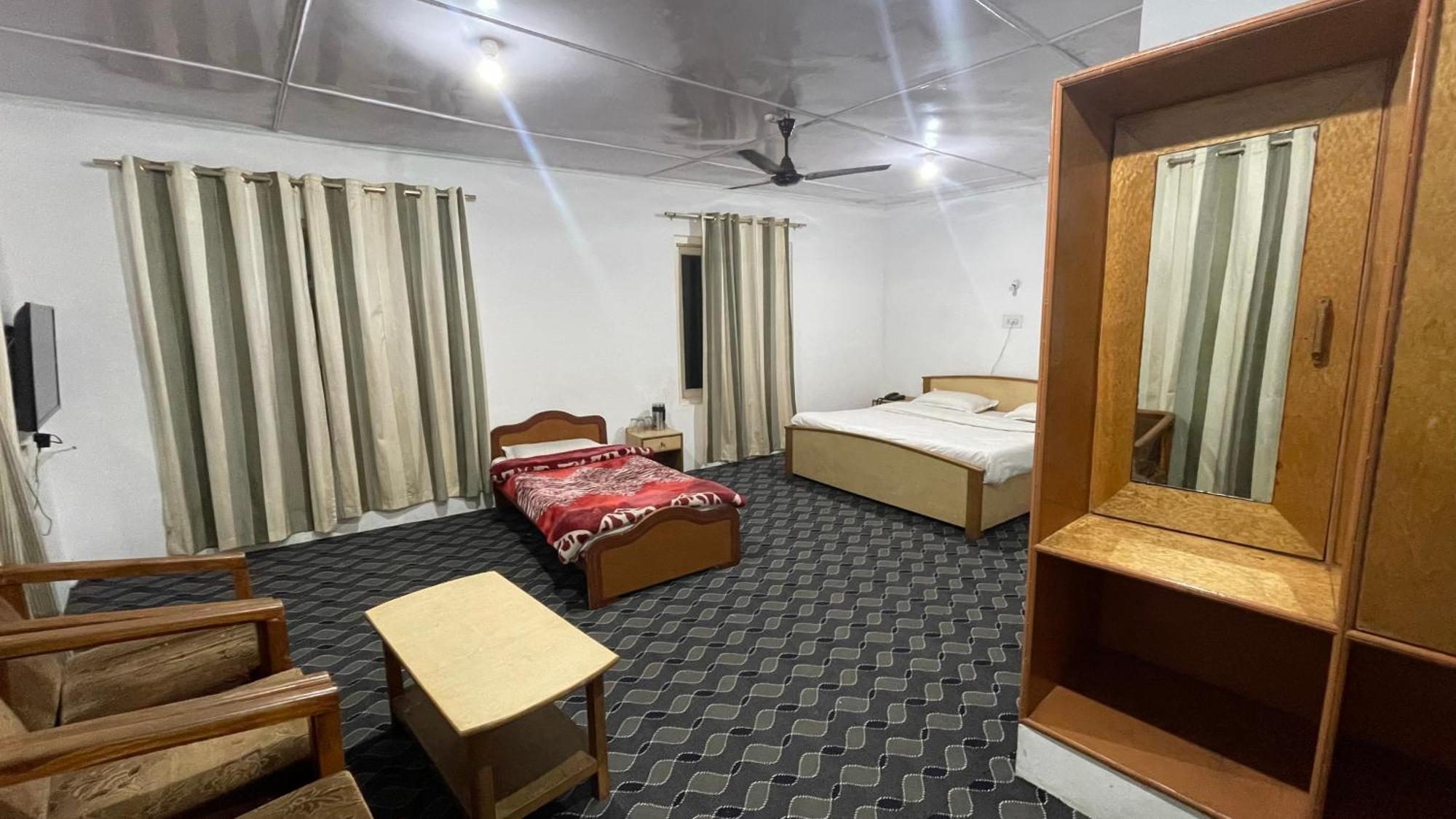 Hotel Senorita Srīnagar エクステリア 写真